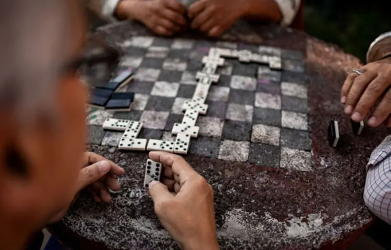 Cách chơi Domino luôn thắng là để ý bài đối phương